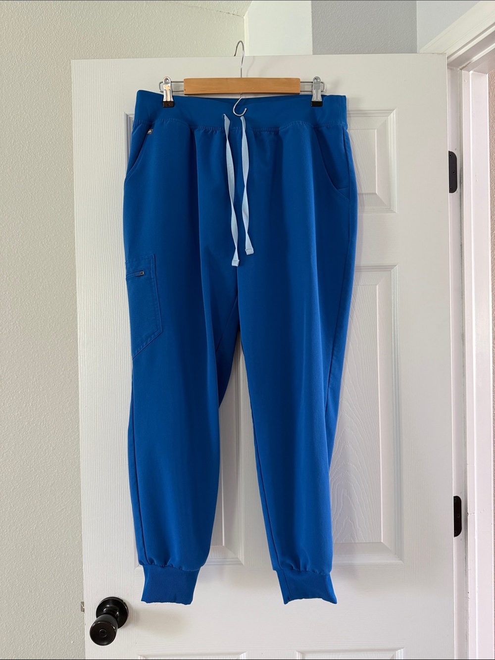 Figs Women’s Ankle Jogger Pants in Royal Blue